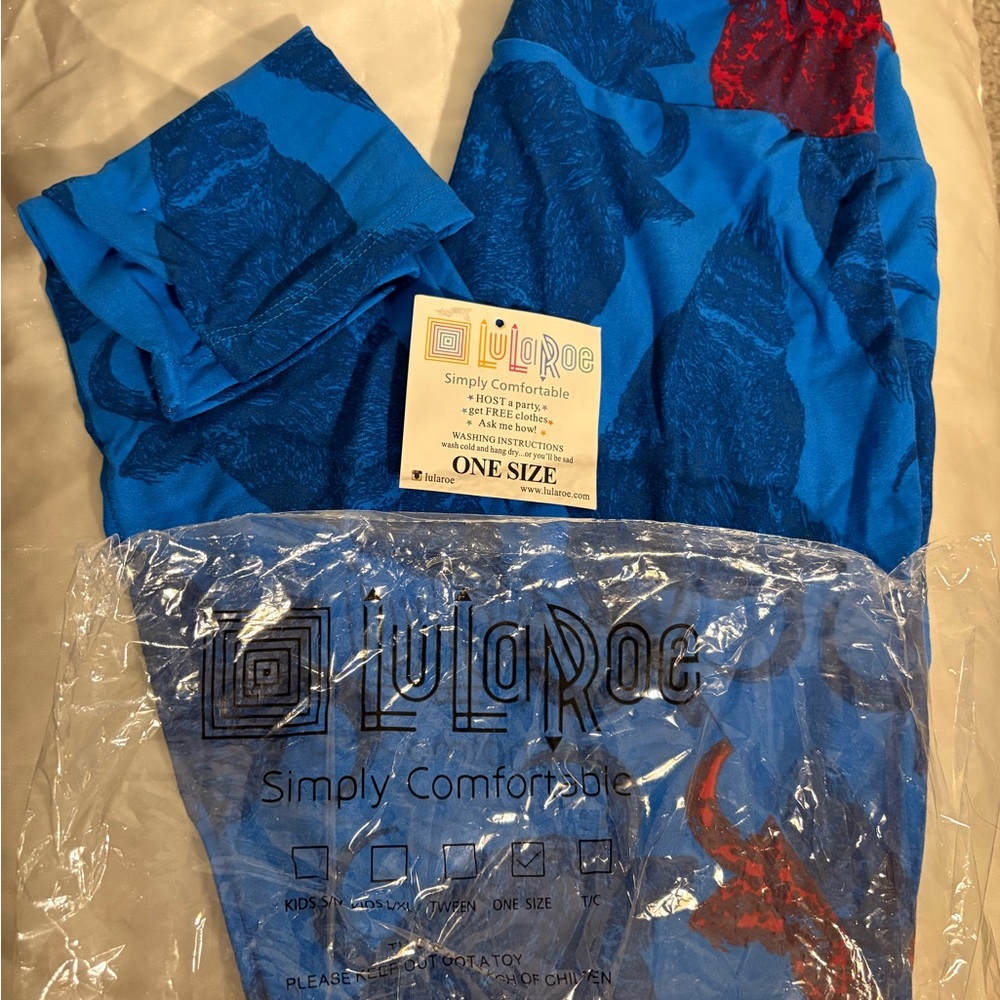 LuLaRoe vintage Women OS Leggings Blue Red Buffalo Animal Print  Made in China - Picture 2 of 10